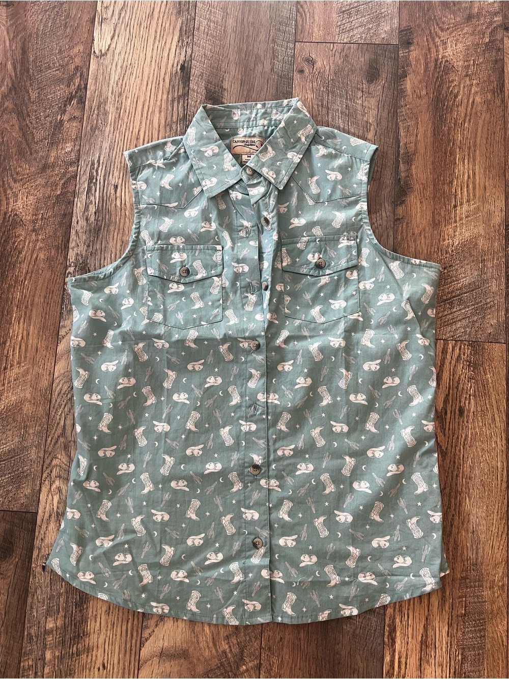 Canyon Guide Western Cowboy Print Button Front Sleeveless Shirt M